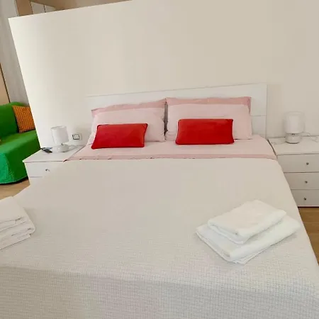 Sky House Sant'orsola Apartment *